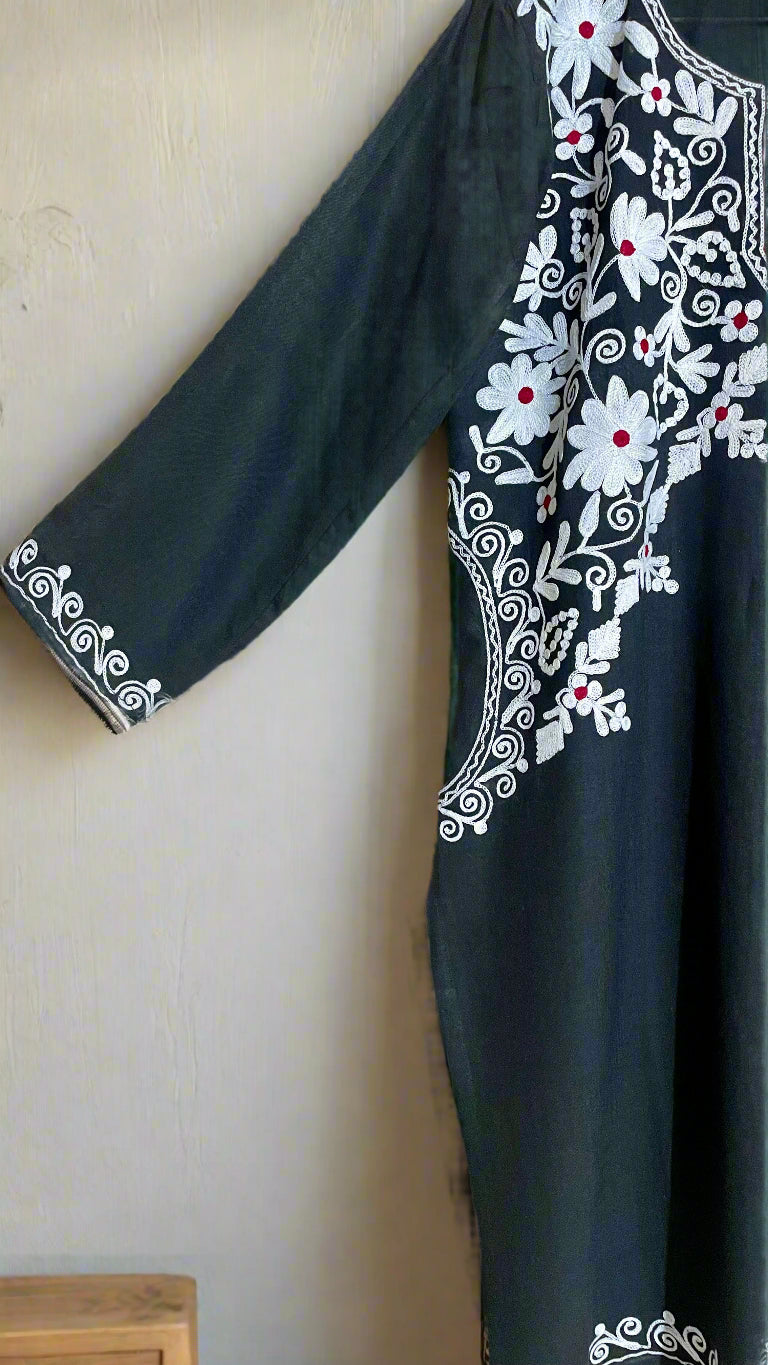 Black Floral Design Aari Embroidered Traditional Pheran